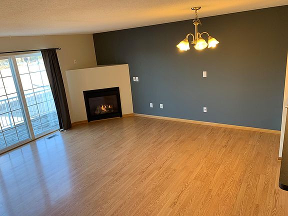 Living room, gas firplace, fresh paint