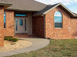 3226 N Dickerson Ave, Springfield, MO 65803