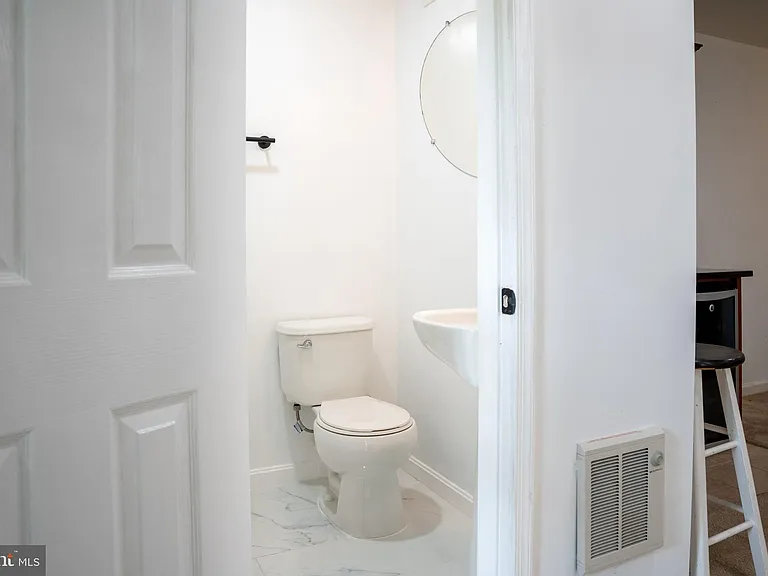 42243 Canary Grass Sq — Photo 74