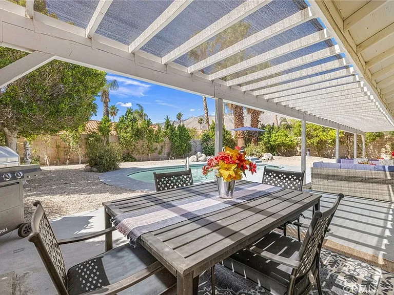 1479 E Francis Dr — Photo 32