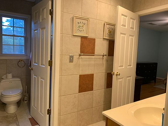 5th image of 465 N Pine Dr