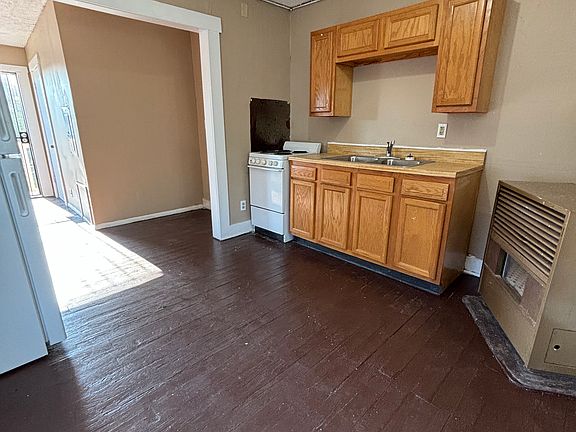 2nd image of 216 N Irwin St