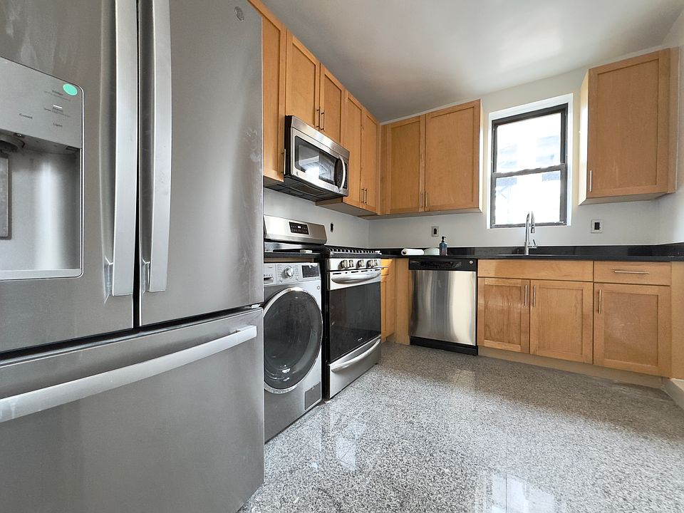 1st image of 680 W End Ave