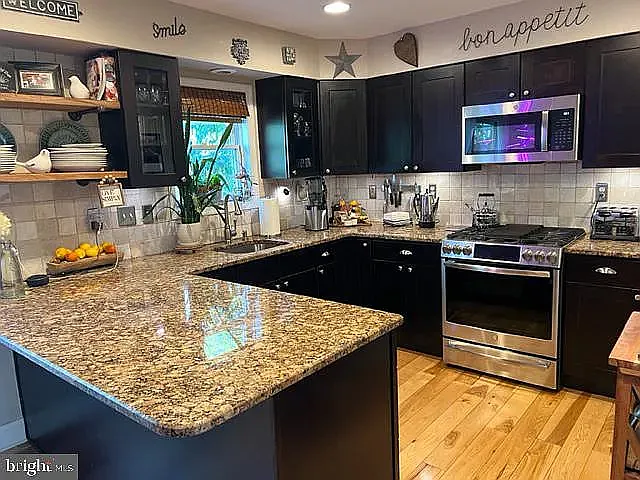 3 bed, 3.5 bath, 1960 sqft, $3,000 — Photo 2