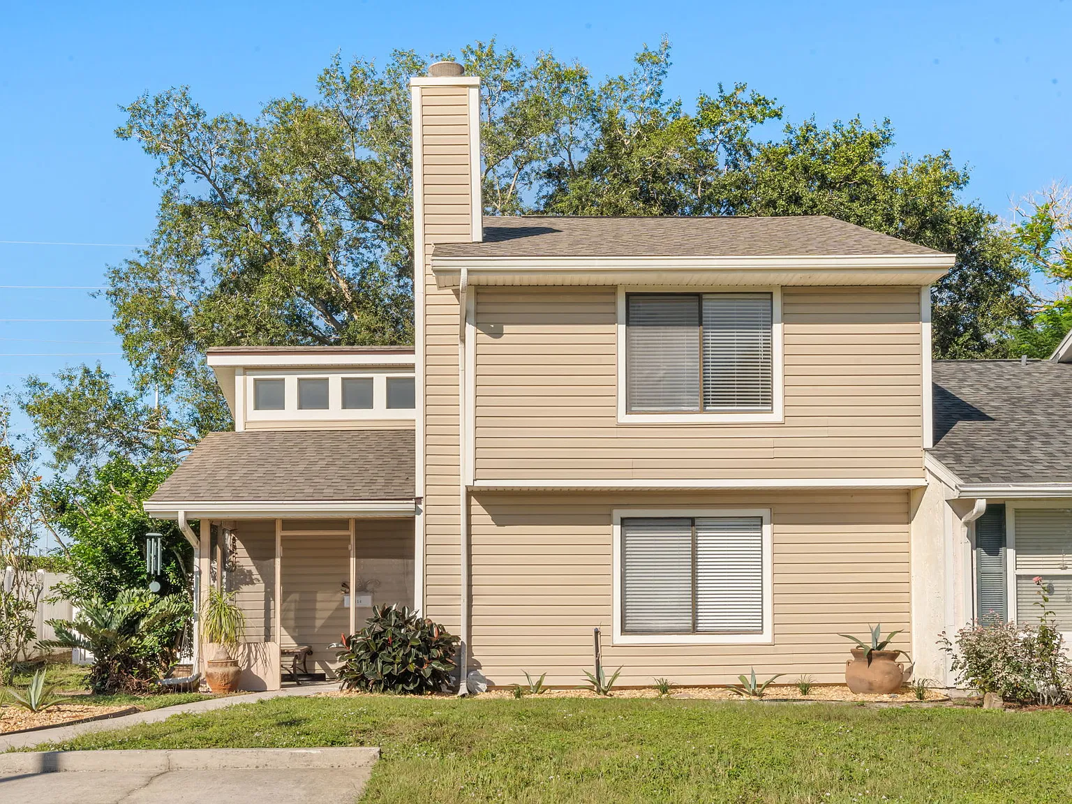 3 bed, 1332 sqft, $2,400 — Photo 1