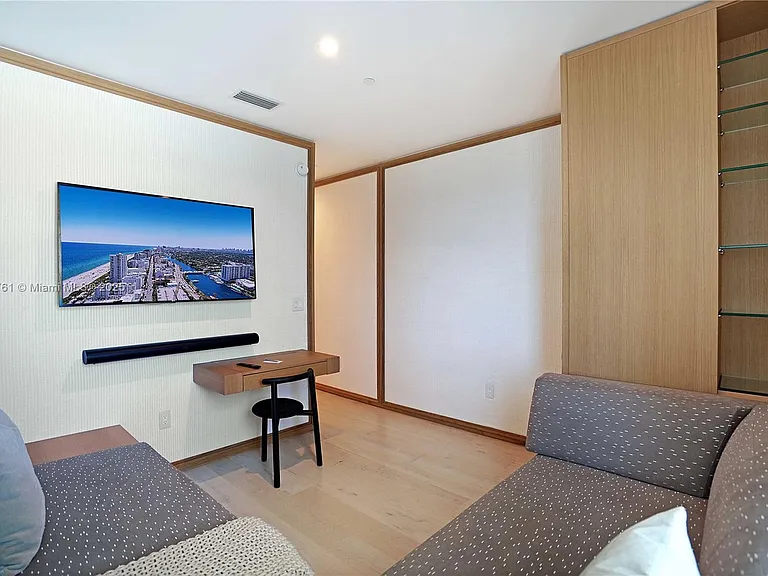 4401 Collins Ave #PH SOUTH — Photo 75