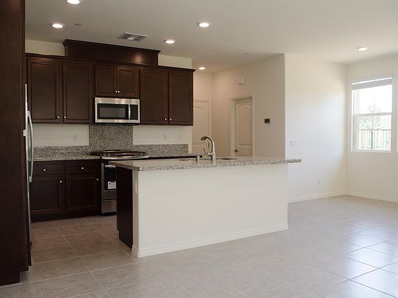 Kitchen Island w/Granit Countertops