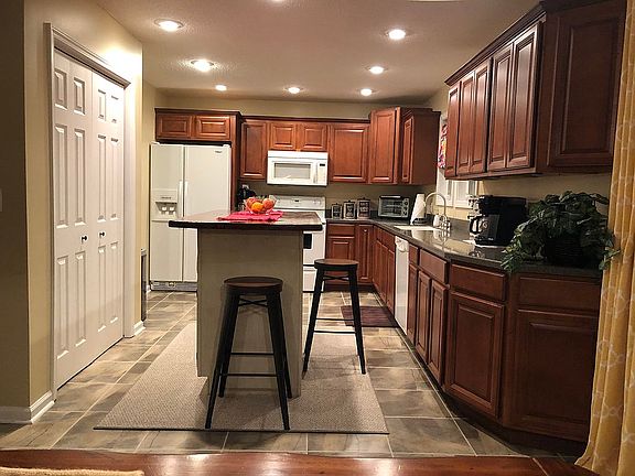 4th image of 236 Deerfield Cir