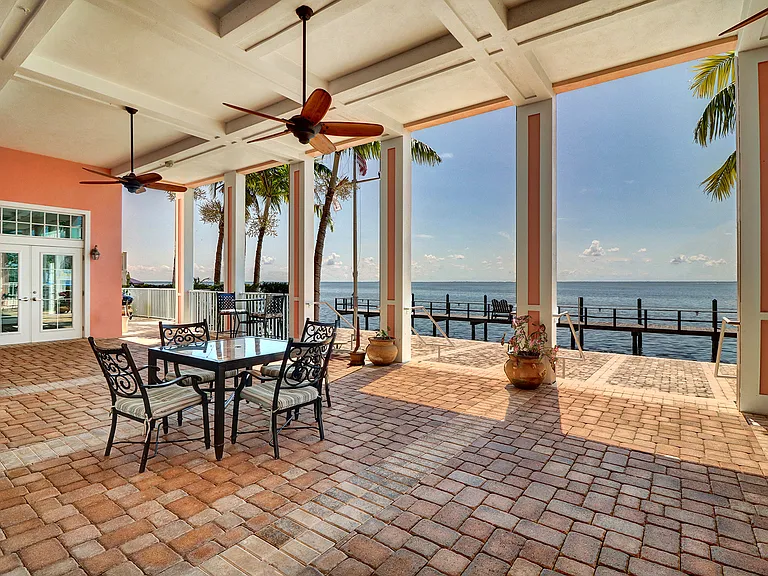 136 Pompano Dr SE #D — Photo 37