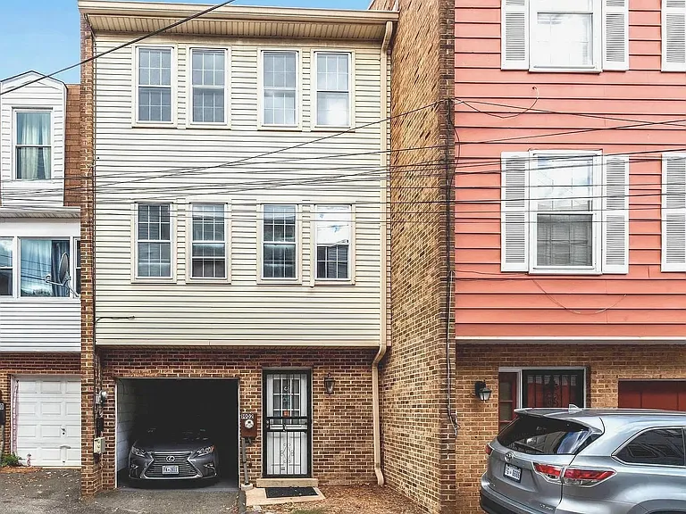 1902 Curtis Ct SE — Photo 1