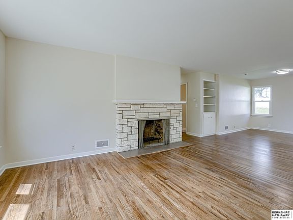 3rd image of 5406 Crown Point Ave