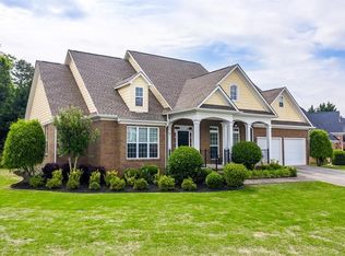 86 Colonial Cir, Cartersville, GA 30120