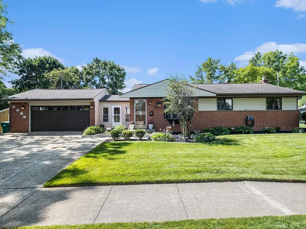 216 Harper Dr, Saline, MI 48176