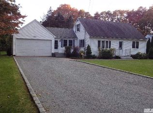 100 Gull Dip Rd, Ridge, NY 11961