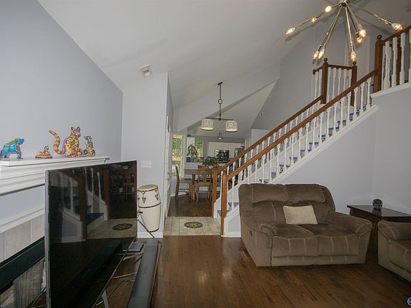 5th image of 234 Mountain Creek Dr