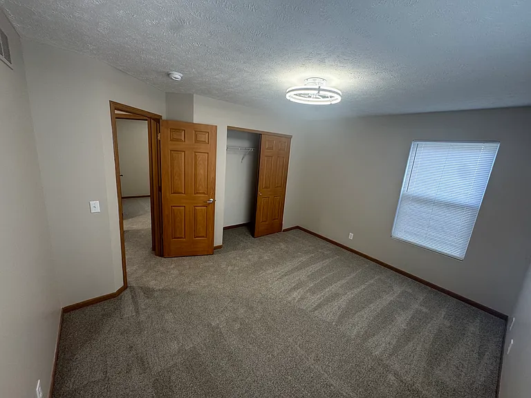 5009 S 194th Ave — Photo 22