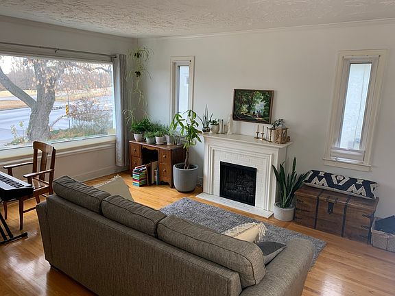 2nd image of 430 Spadina Cres W