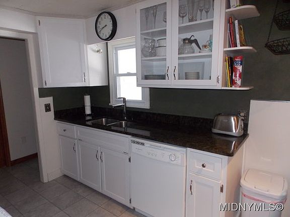 4th image of 303 Wayland St