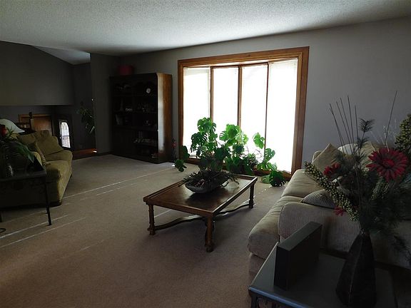 3rd image of 2210 Fairway Dr