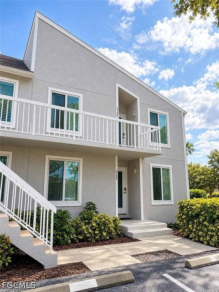 2 bed, 2.5 bath, 1289 sqft, $5,000 — Photo 2