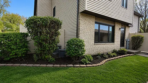 290 E Woodlawn Rd Photo 1