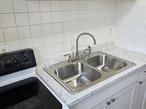 5th image of 203 Harper Dr