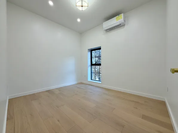 362 Rochester Avenue image 4 of 10