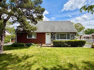 8719 Olympic Dr, Bridgeview, IL 60455