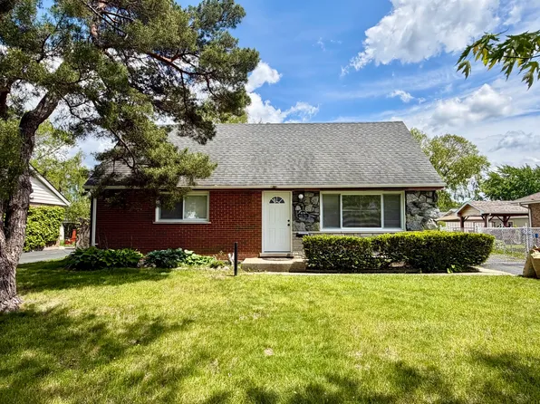 8719 Olympic Dr, Bridgeview, IL 60455