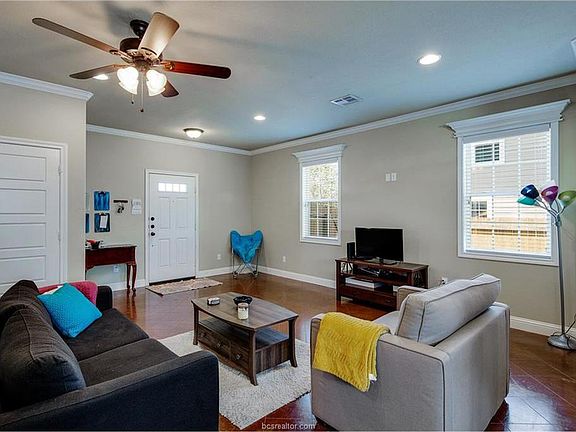 4th image of 308 Sterling St