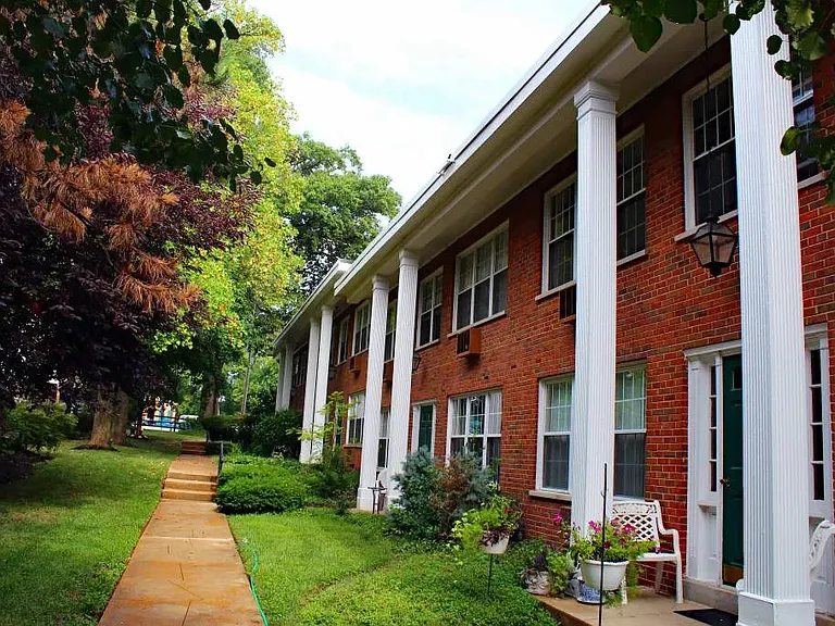 White Bluff Apartments — Photo 8