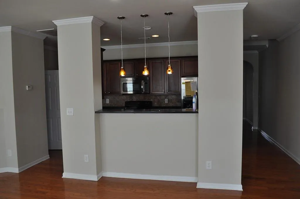 2 bed, 2.5 bath, 2028 sqft, $1,990 — Photo 3