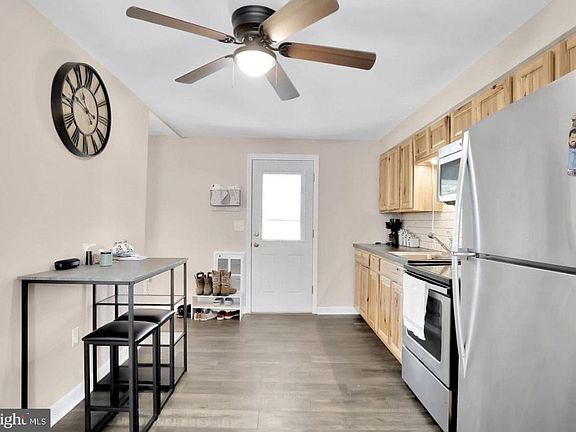 3rd image of 316 W 9th St Front 1