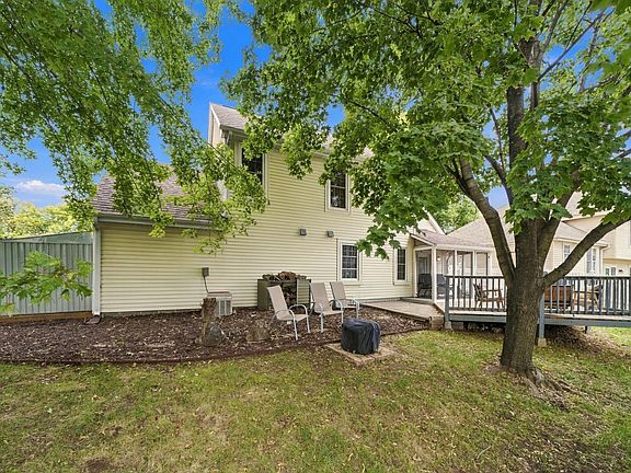 3rd image of 7505 W 111th St