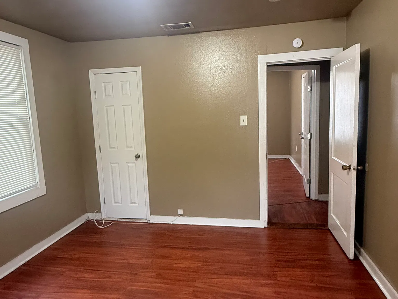 2 bed, 1100 sqft, $900 — Photo 4