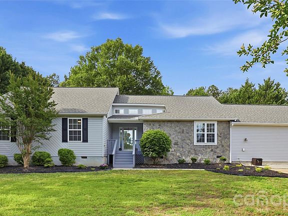 3rd image of 1689 Willowbrook Dr