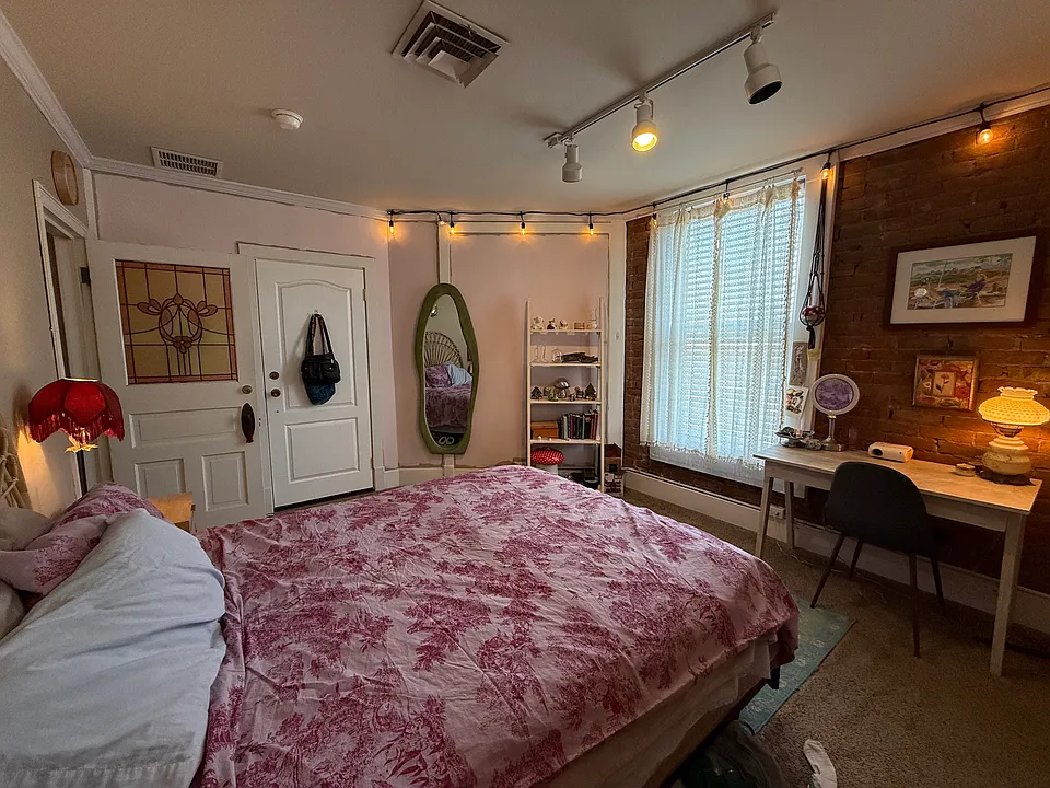 635 E Main St #200