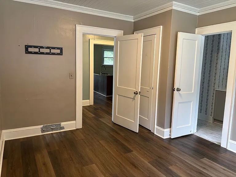 825 Dixon Ave — Photo 14