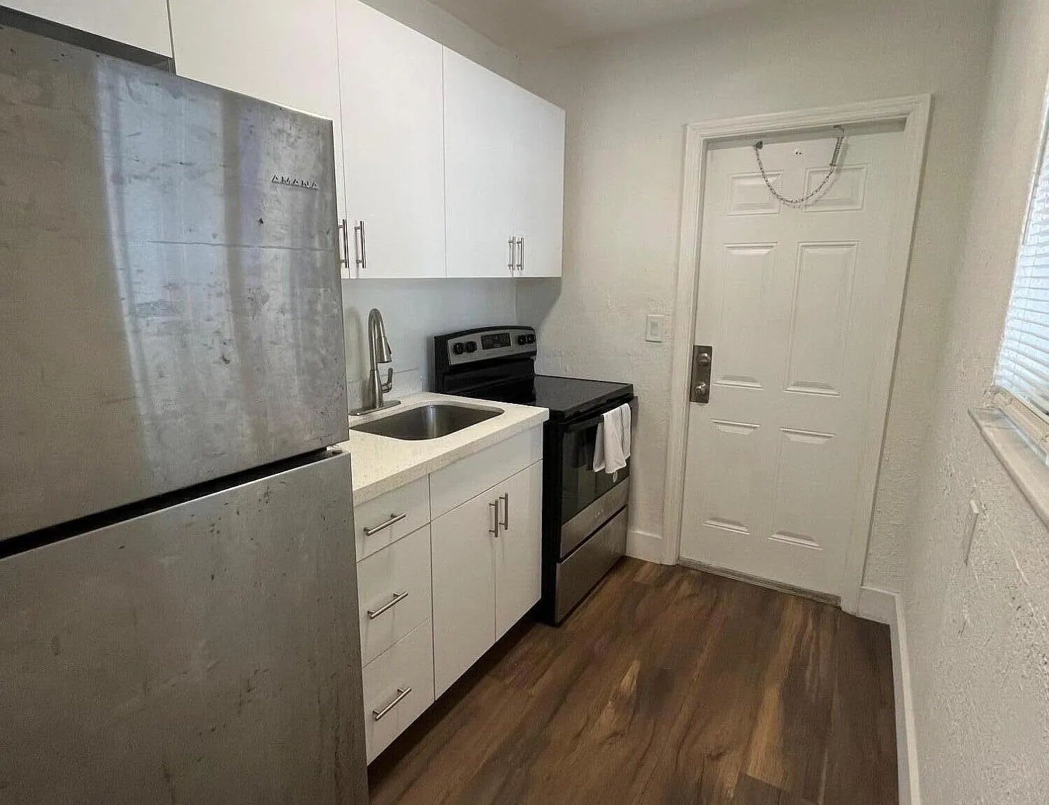 1 bed, 1.0 bath, 4497 sqft, $1,650 — Photo 3