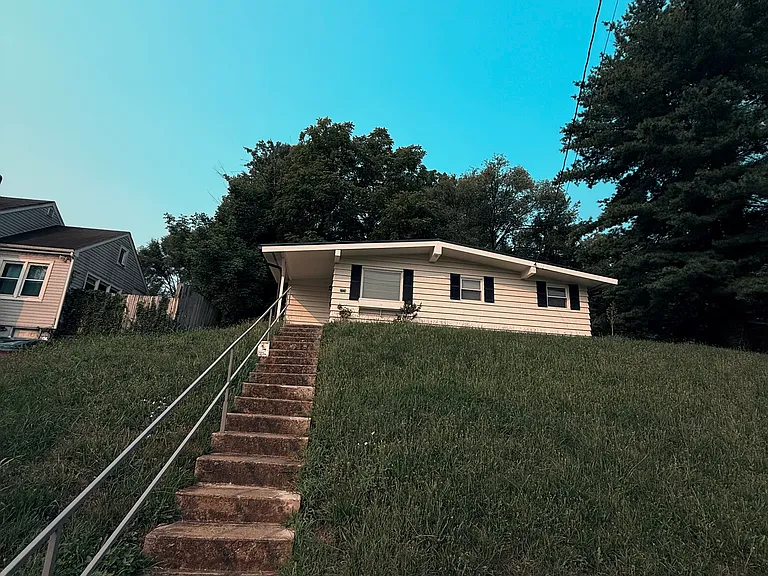 2724 Forest Hill Ave NW — Photo 2