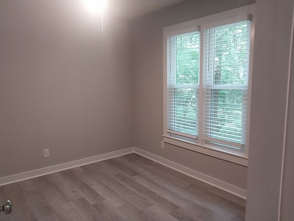 2nd bedroom/office overlooking the
greenway