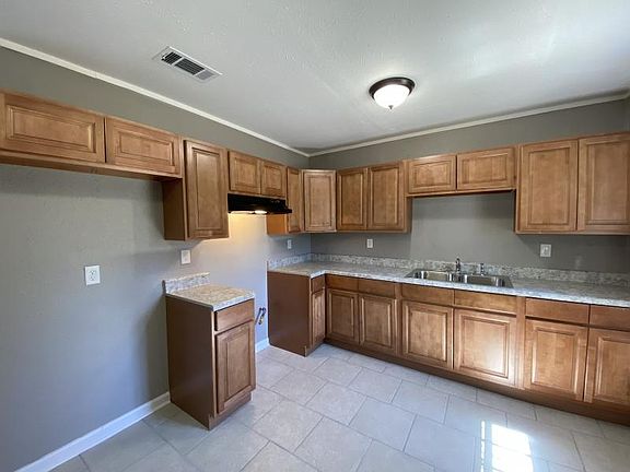 4th image of 2965 Brewer Ave