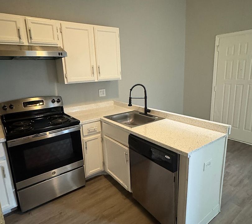 1st image of 932 S Dearborn Way APT 18