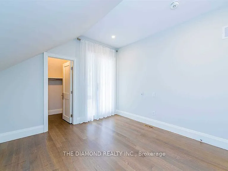 188 Westminster Ave — Photo 15