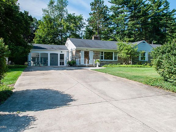 2nd image of 200 W Hamilton Ln