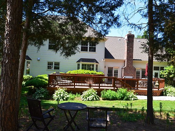 1/3 acre lot w/mature trees