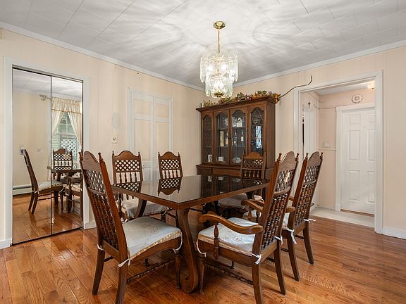 5th image of 27 Windom St