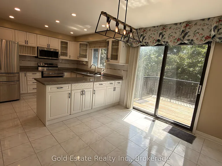 5202 Huntingfield Dr E — Photo 9