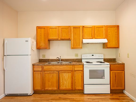 4th image of 56 1/2 W Union St