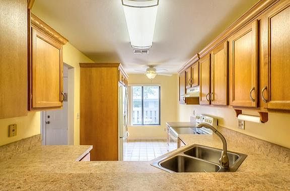 4th image of 160 Limewood Pl